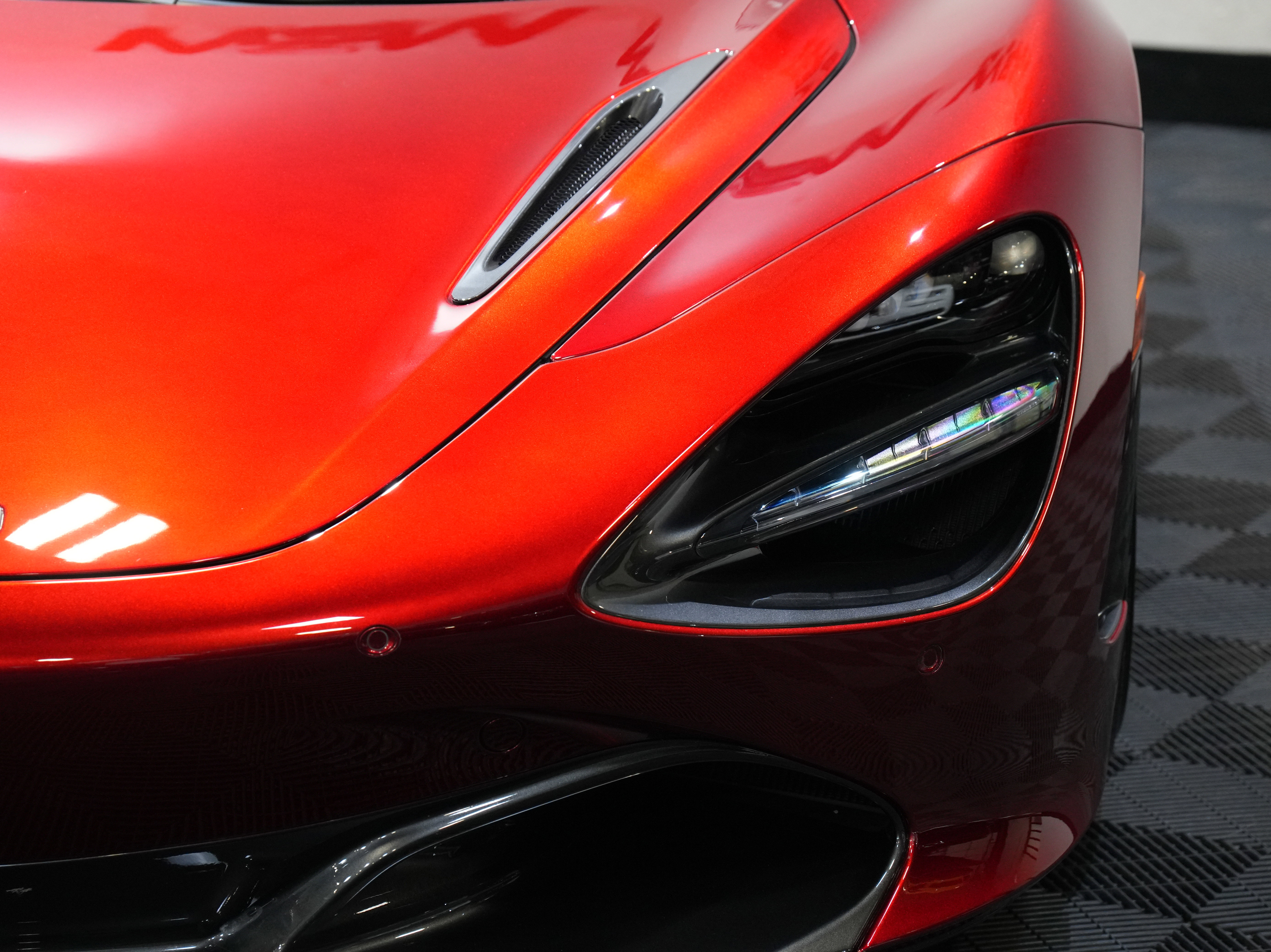Used 2018 McLaren 720S photo 10