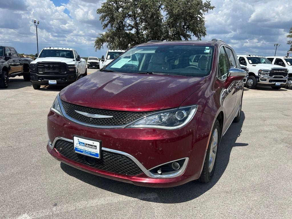 Used 2017 Chrysler Pacifica Limited w/ Advanced Safetytec Group