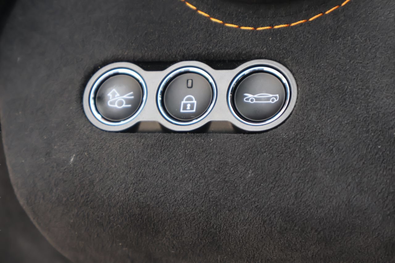 Used 2025 McLaren 750S Spider photo 21
