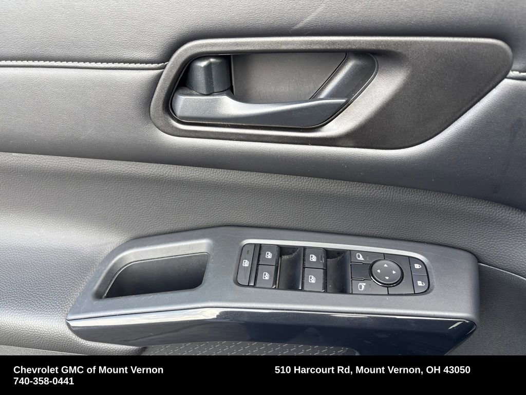 2023 Nissan Pathfinder SV