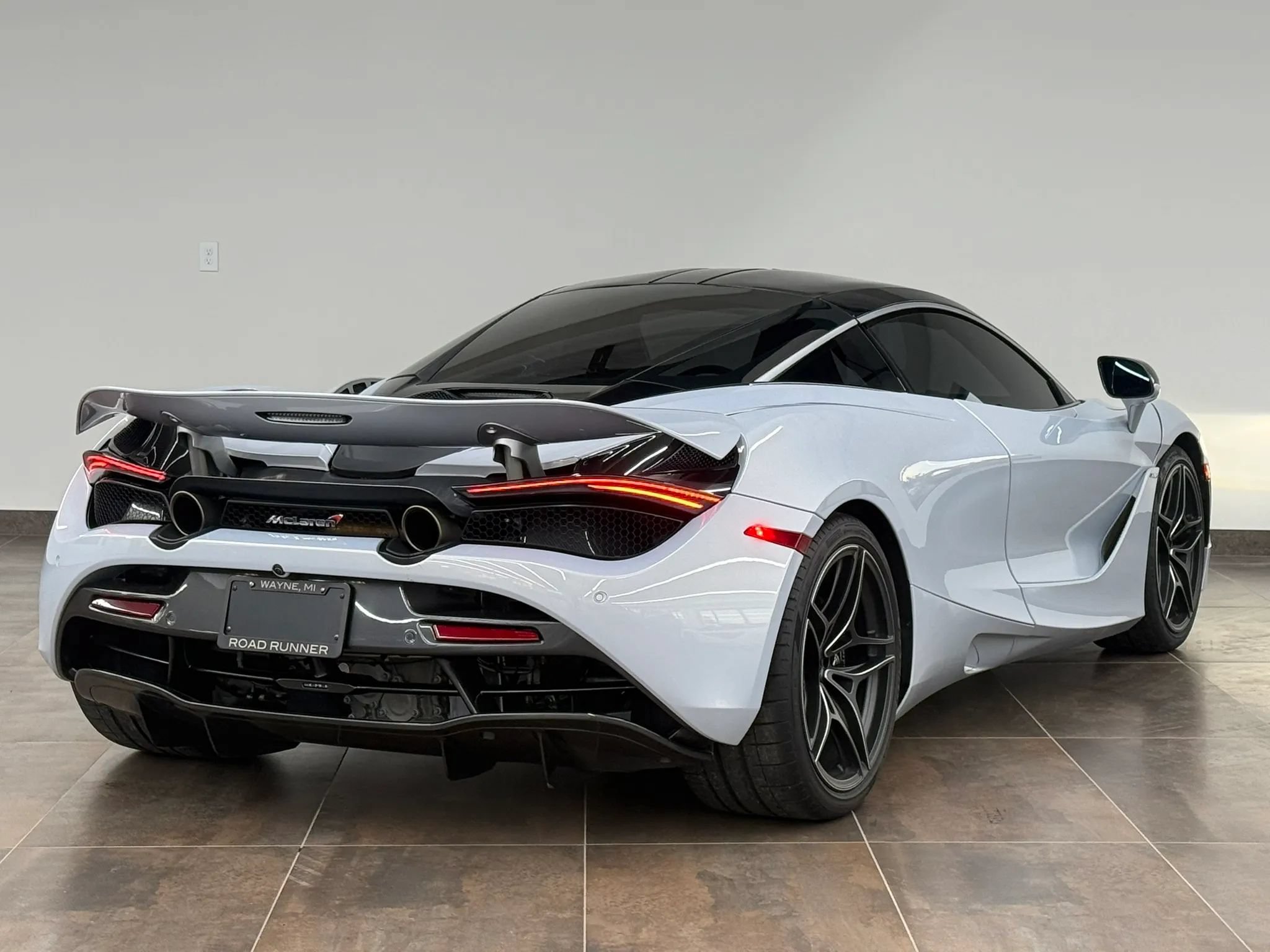 Used 2018 McLaren 720S photo 11