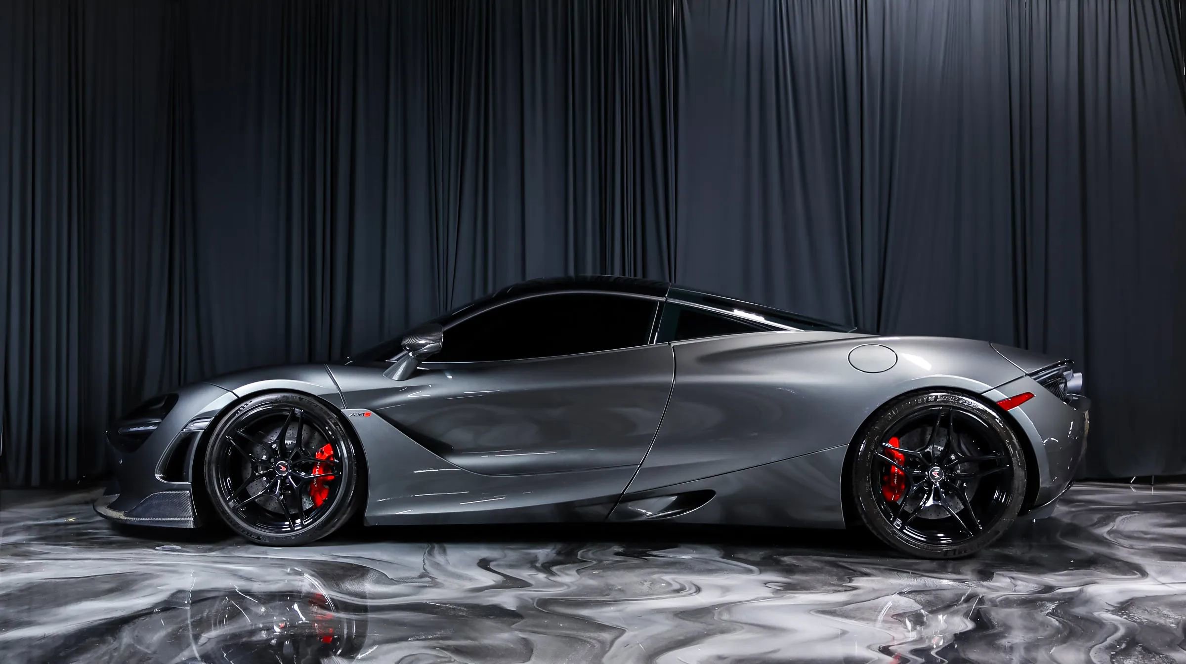 Used 2018 McLaren 720S Luxury photo 12