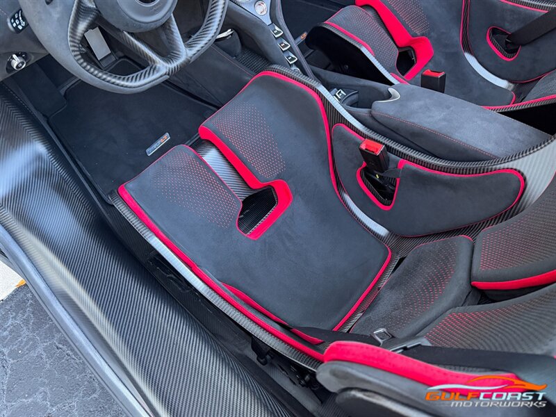 Used 2022 McLaren 765LT photo 27