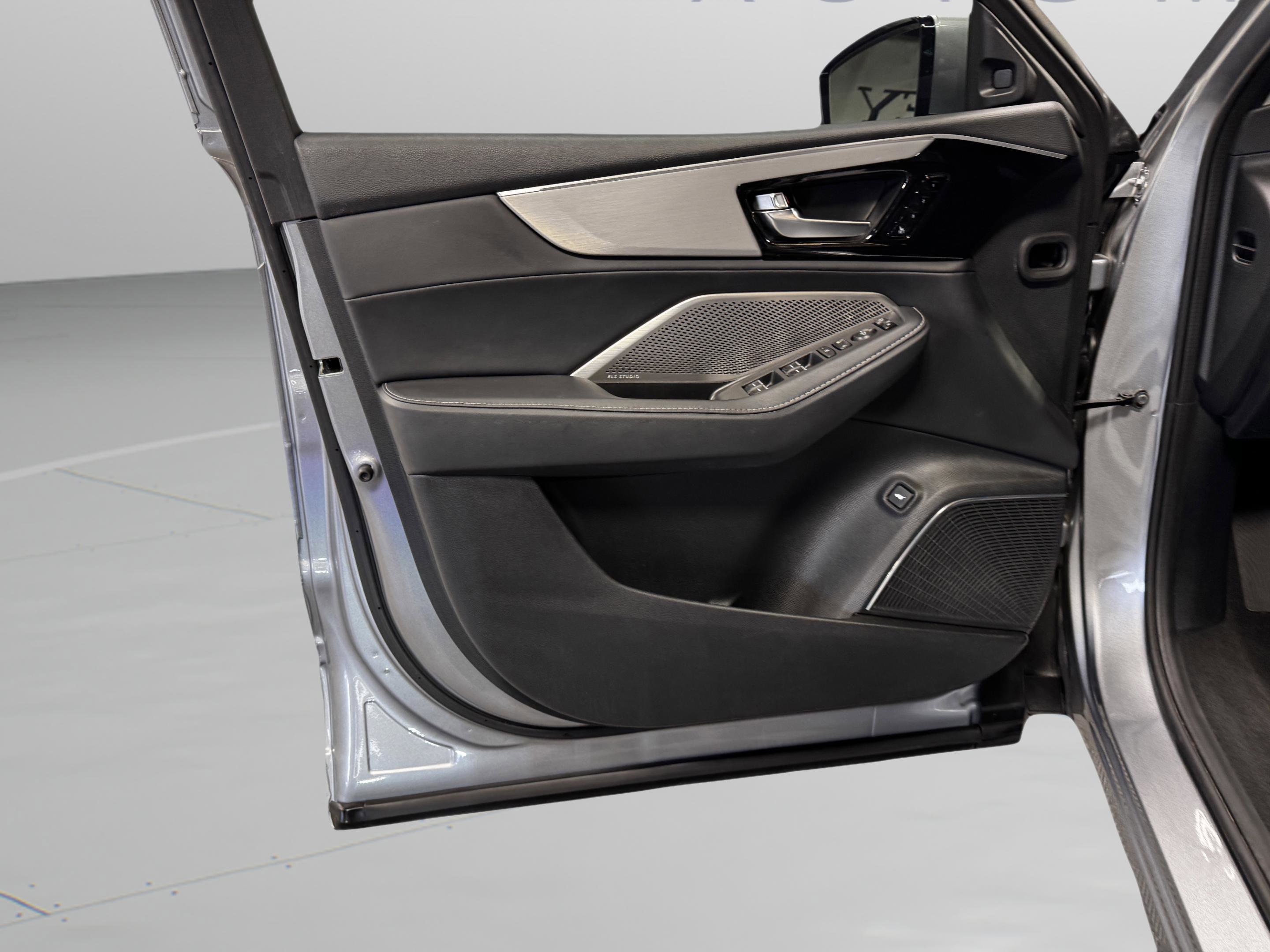 2023 Acura MDX FWD w/ Technology Package