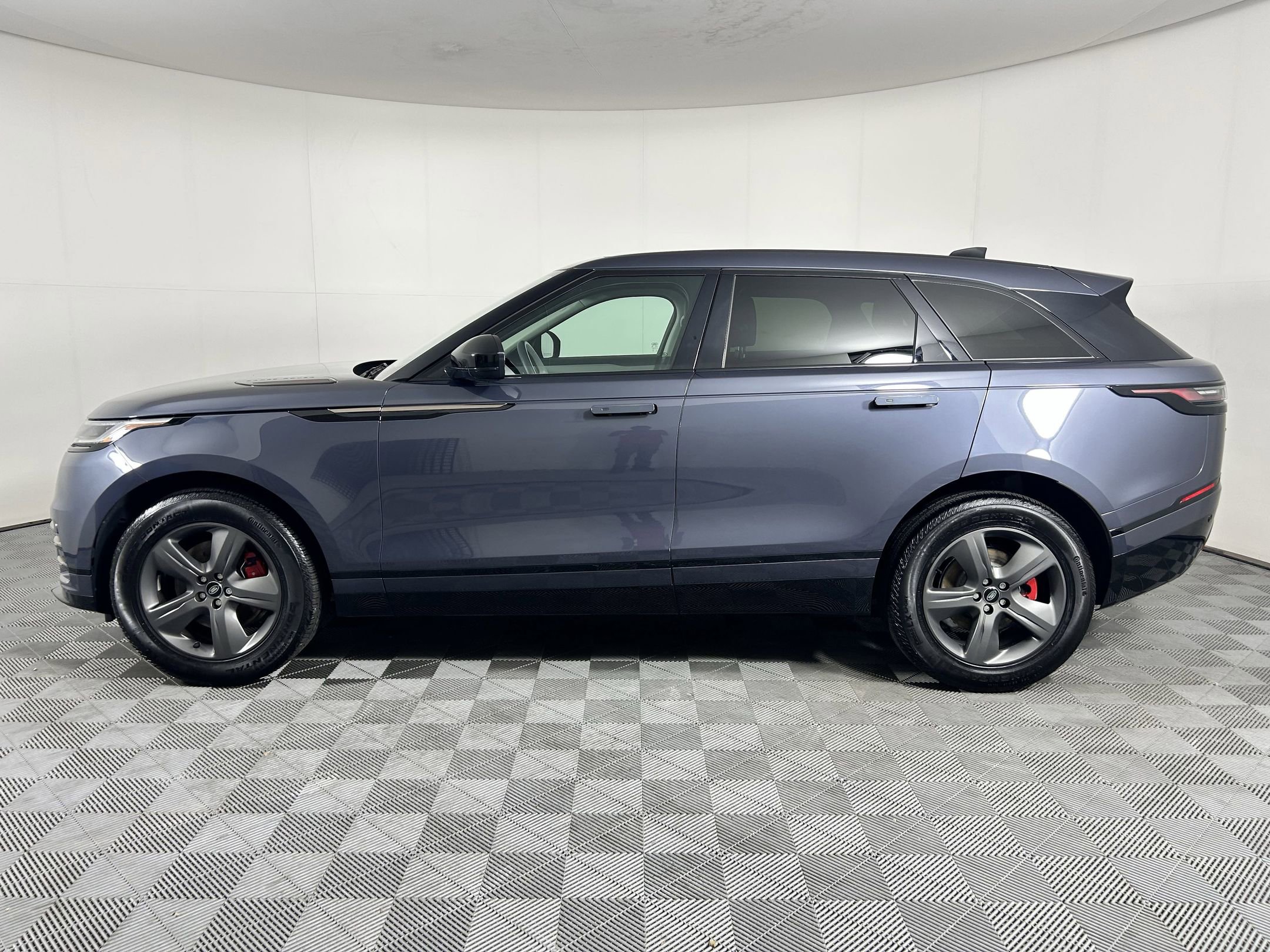 2025 Land Rover Range Rover Velar Dynamic SE