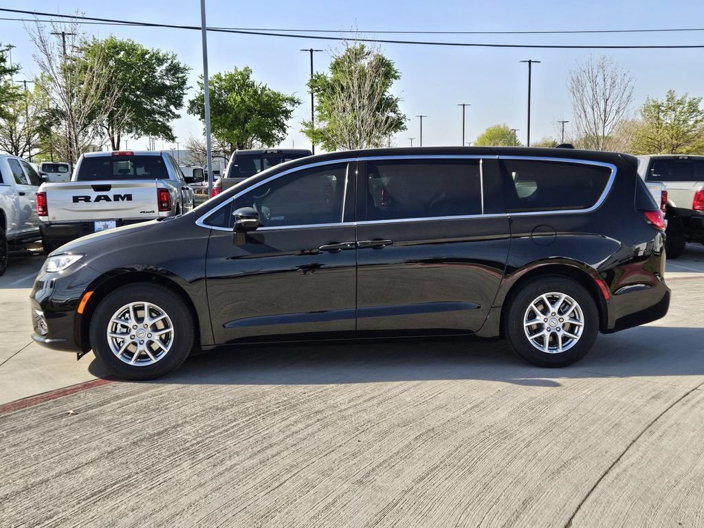 New 2026 Chrysler Pacifica Select