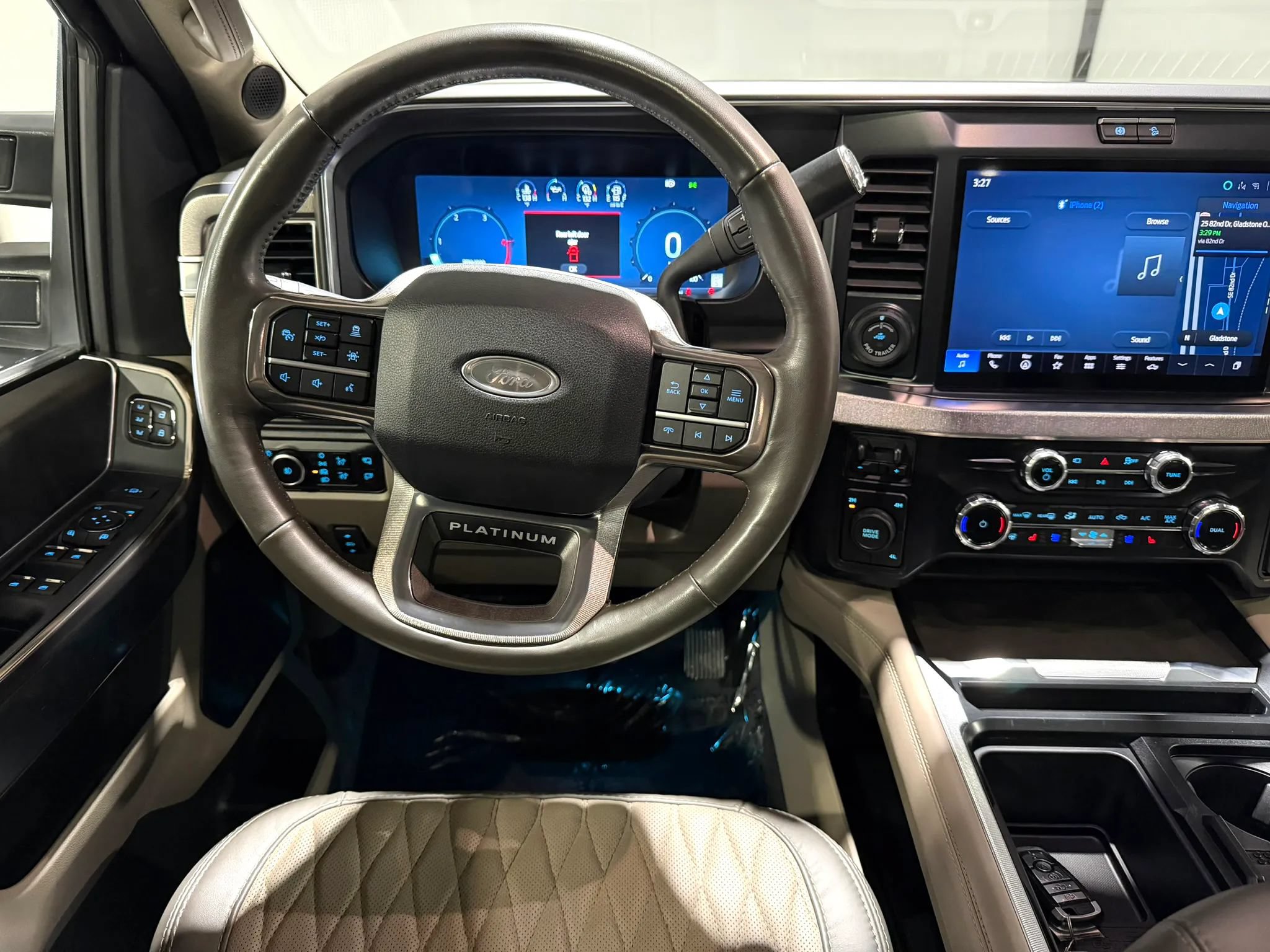 2025 Ford F-450 Super Duty Platinum - Photo 17