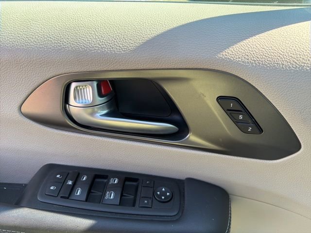 2023 Chrysler Pacifica Touring-L