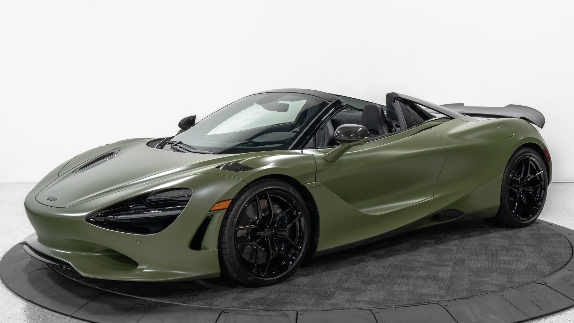 Used 2026 McLaren 750S Spider photo 2