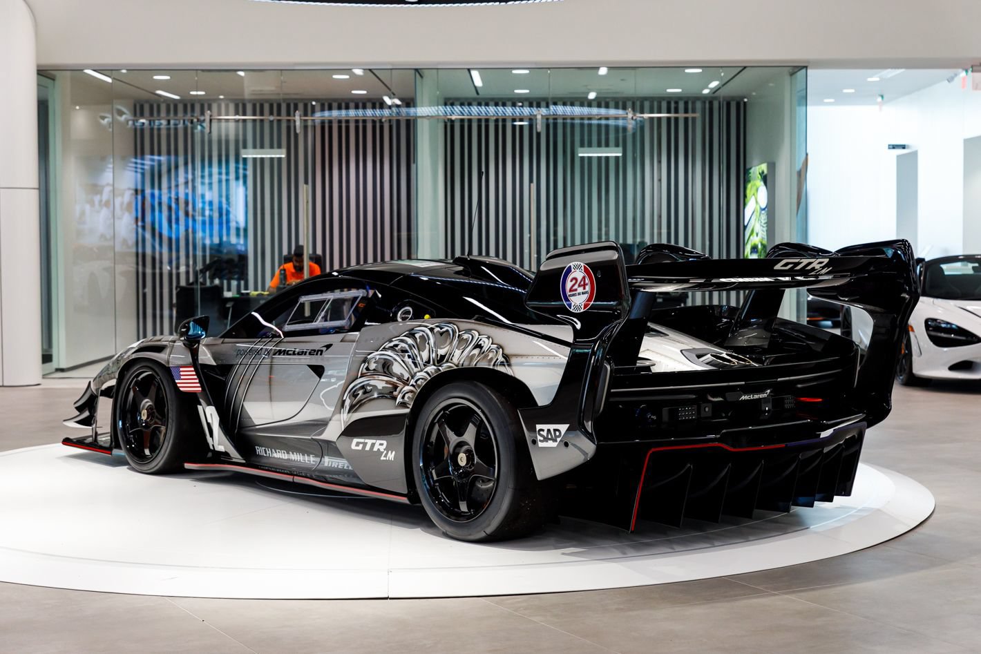 Used 2020 McLaren Senna photo 14