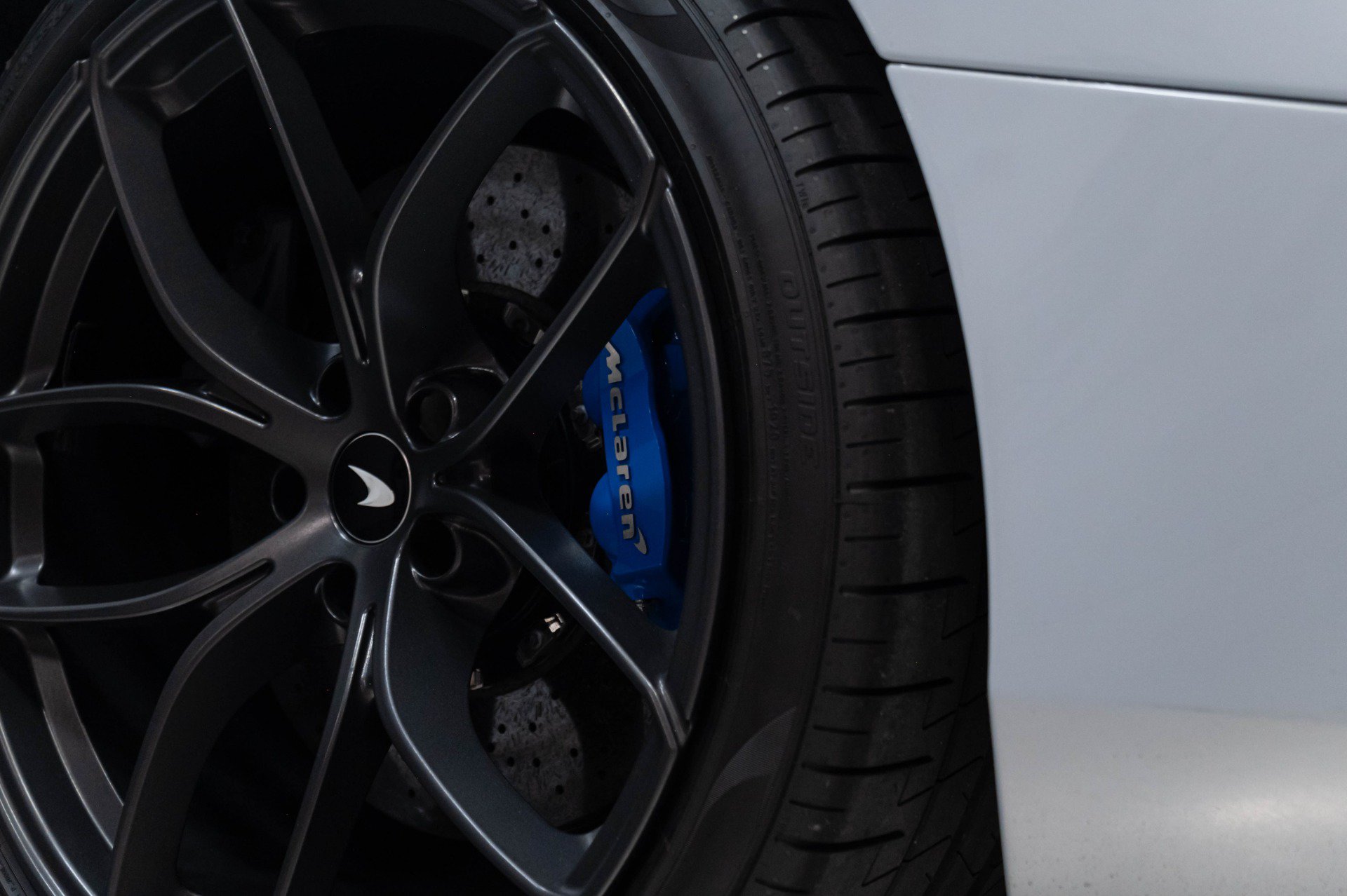 Used 2020 McLaren 720S Luxury photo 28