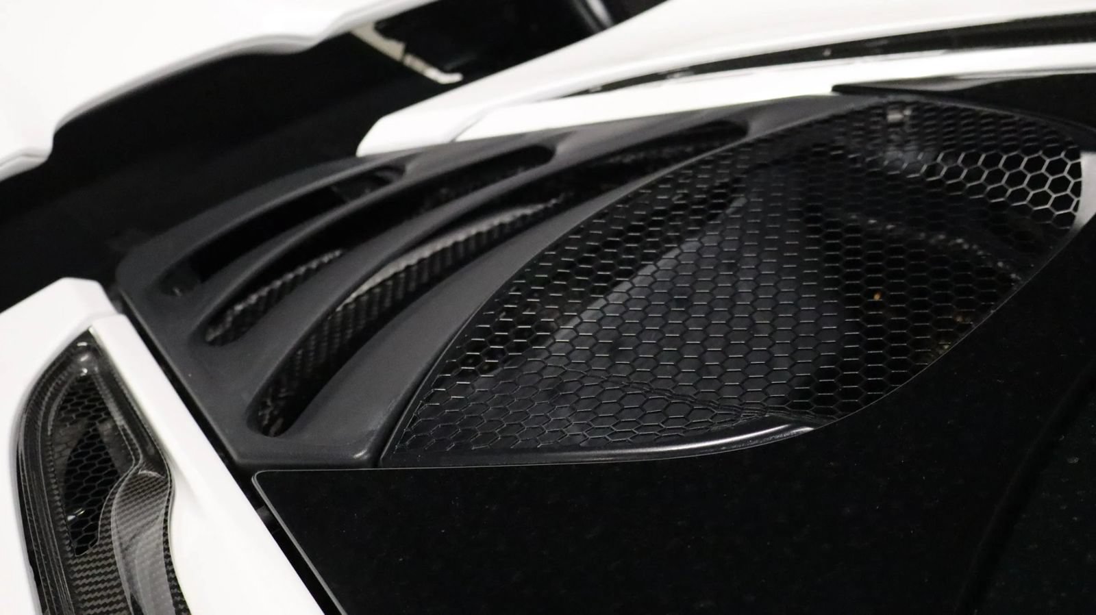 Used 2019 McLaren 720S photo 27