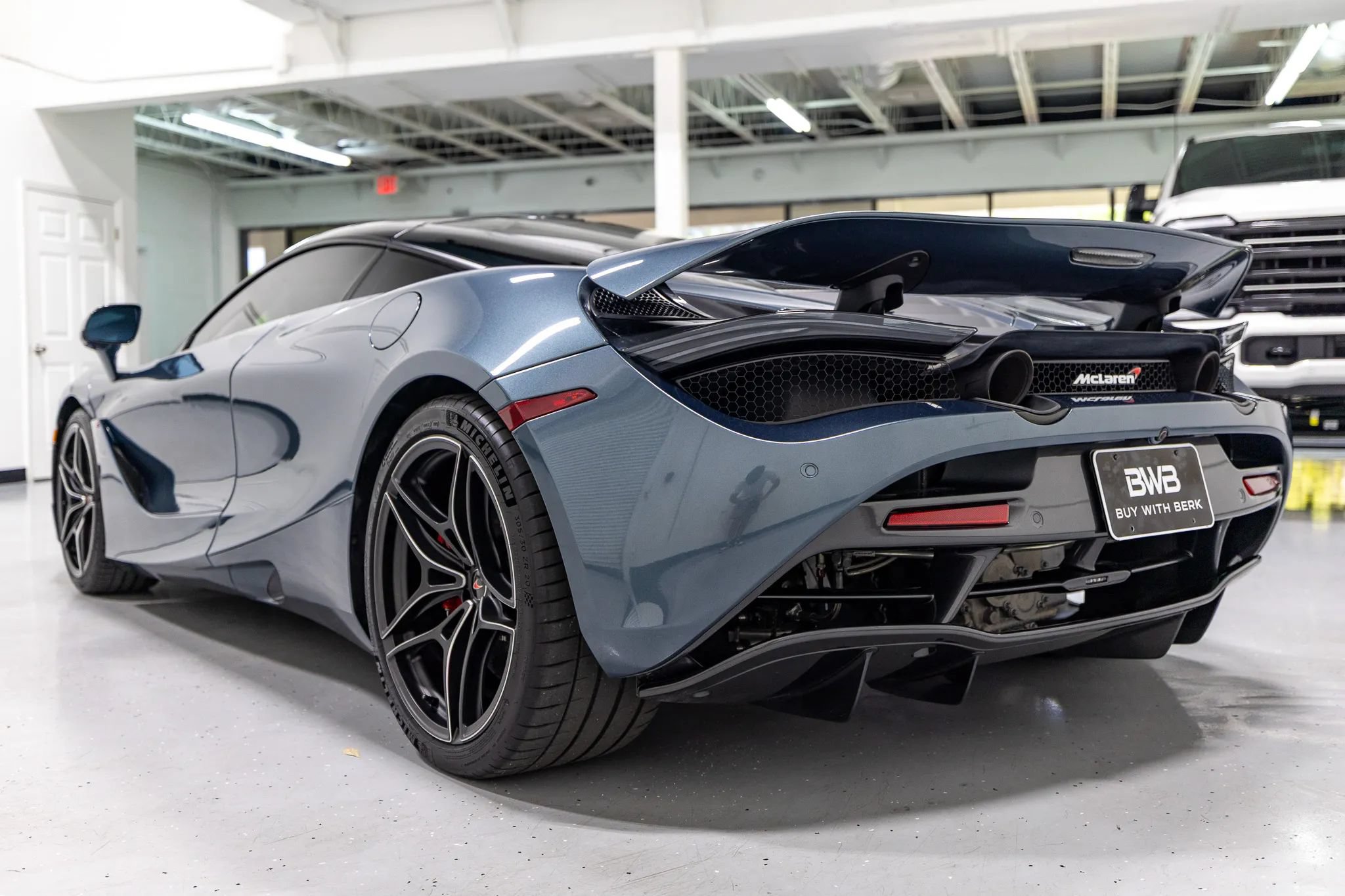 Used 2018 McLaren 720S Performance photo 24