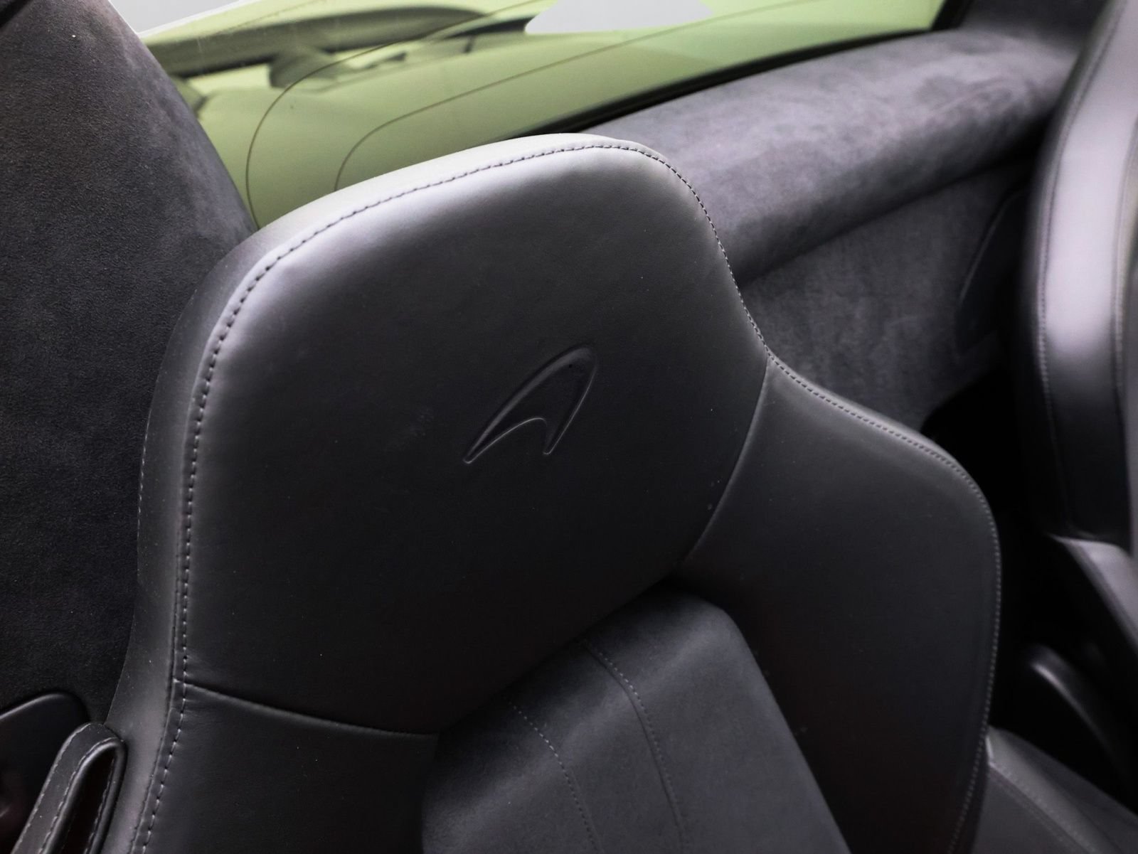Used 2020 McLaren 600LT Spider photo 33