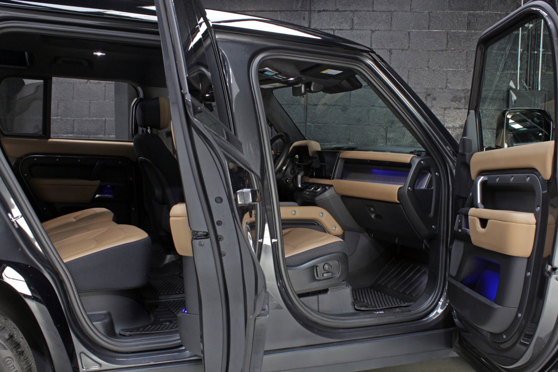 2025 Land Rover Defender 110 V8