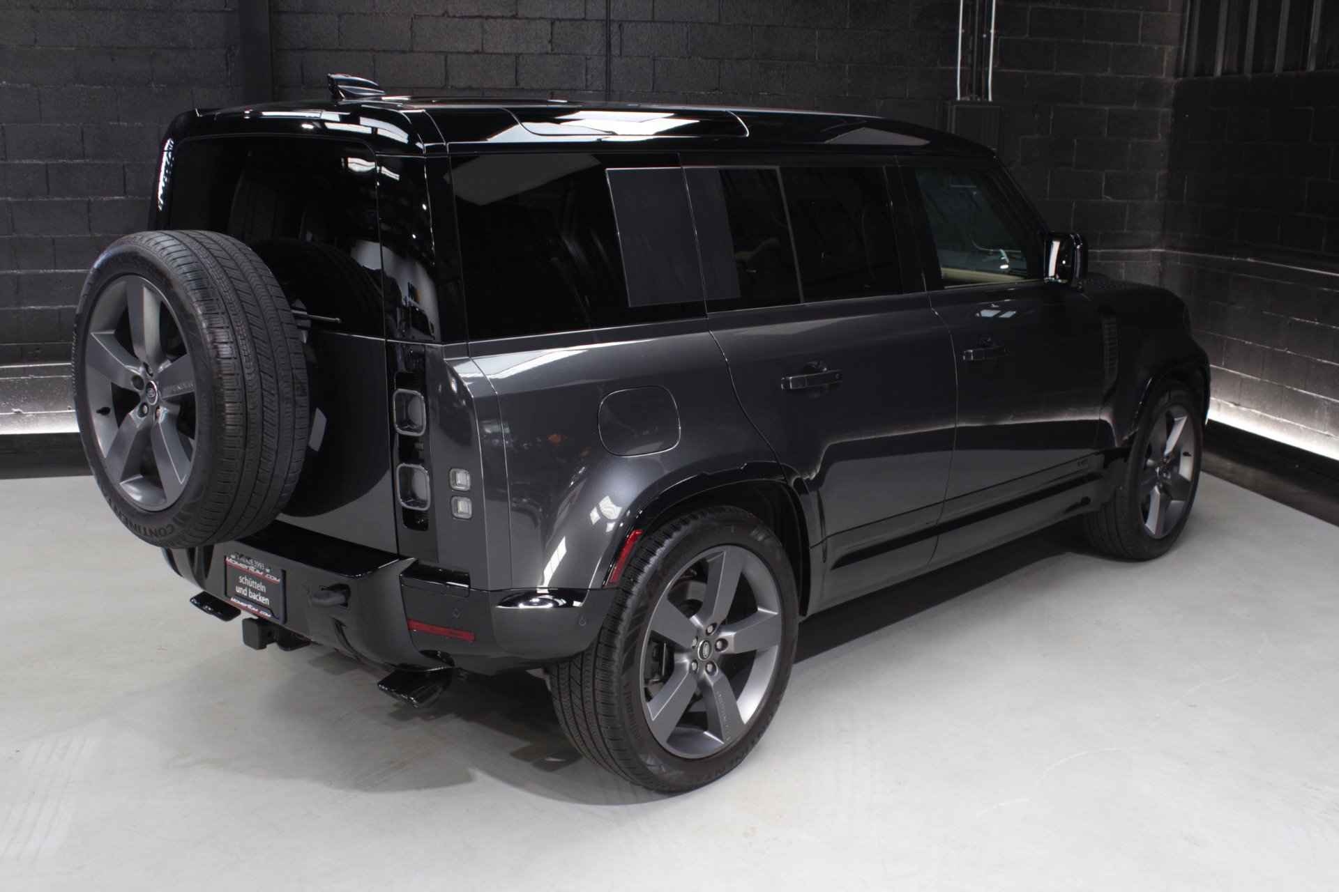 2025 Land Rover Defender 110 V8