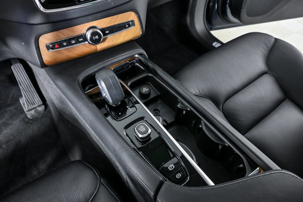 2023 Volvo Xc90 B5 Plus