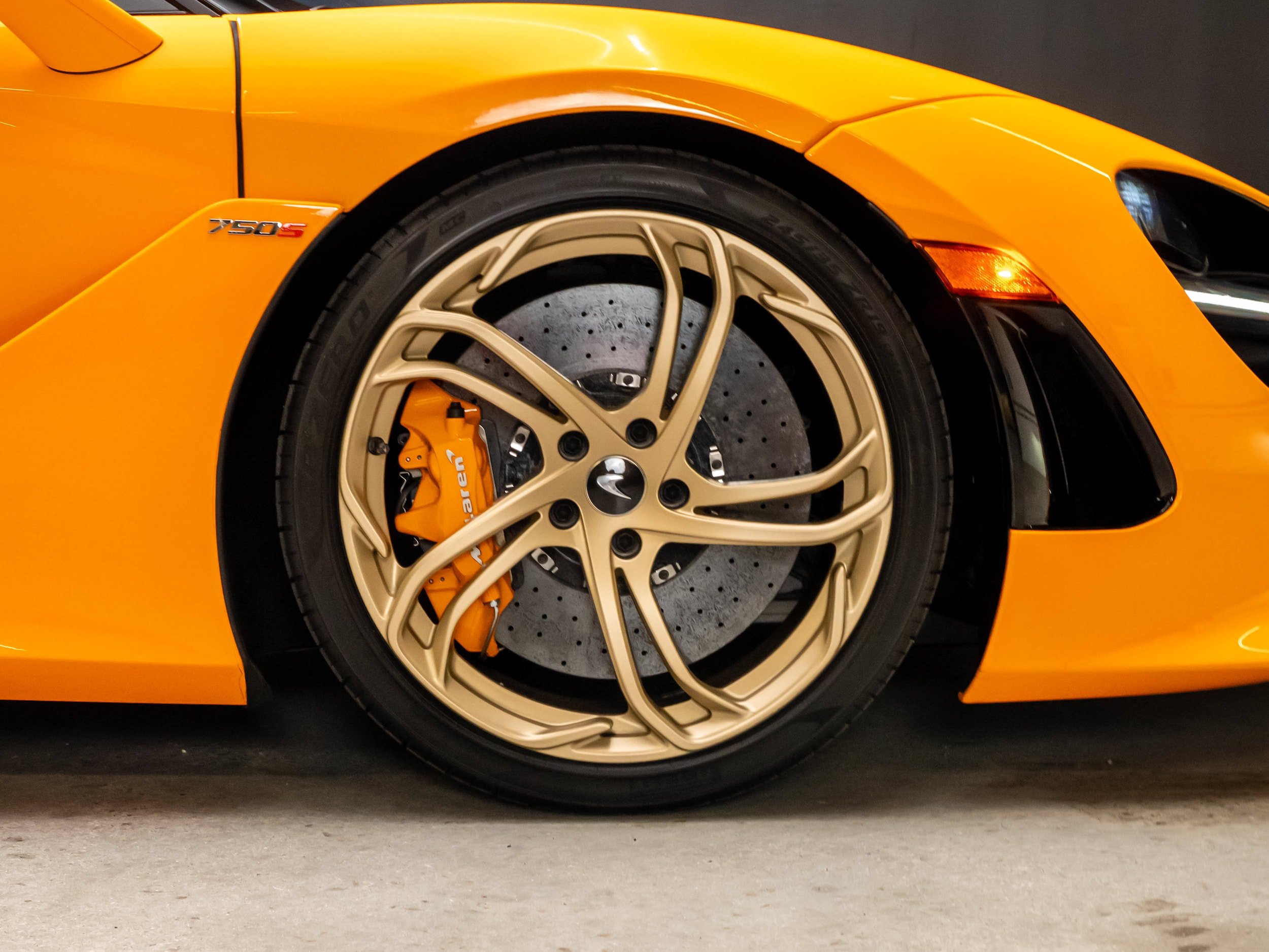 Used 2025 McLaren 750S Spider photo 16