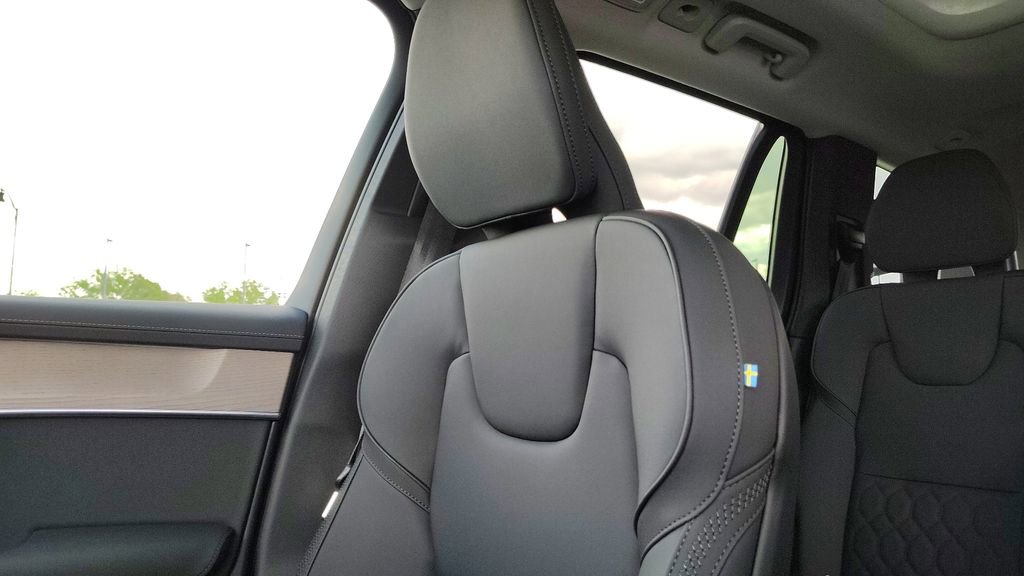 2026 Volvo Xc90 B6 Plus