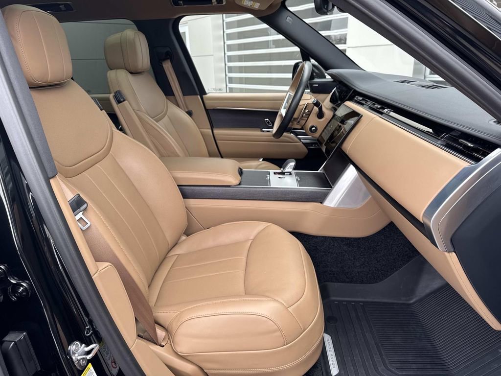 2025 Land Rover Range Rover SE