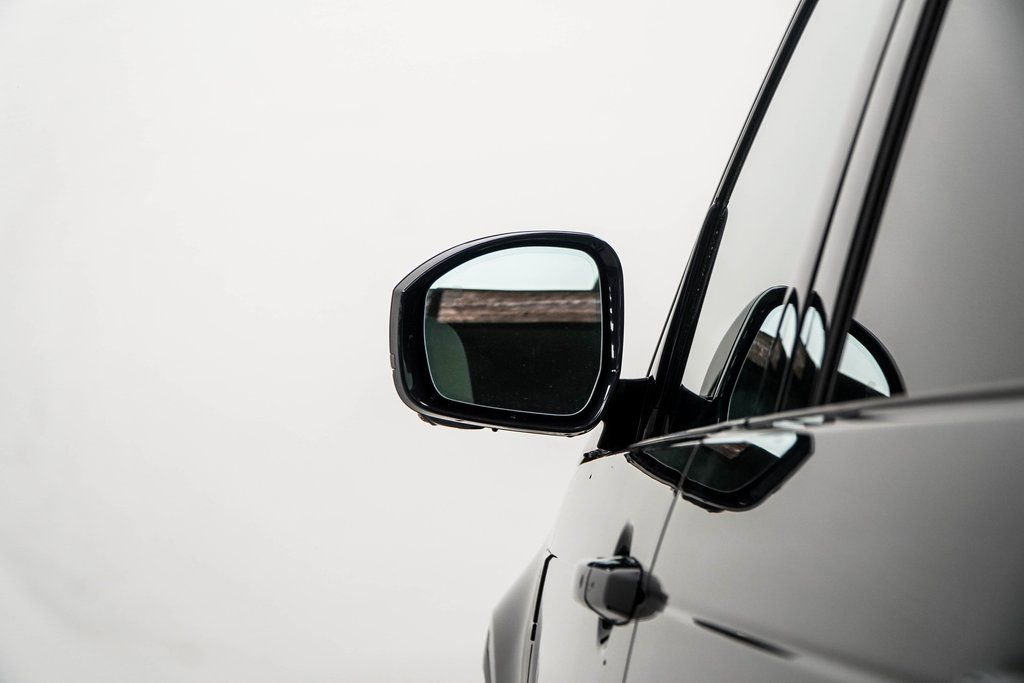 2025 Land Rover Discovery S