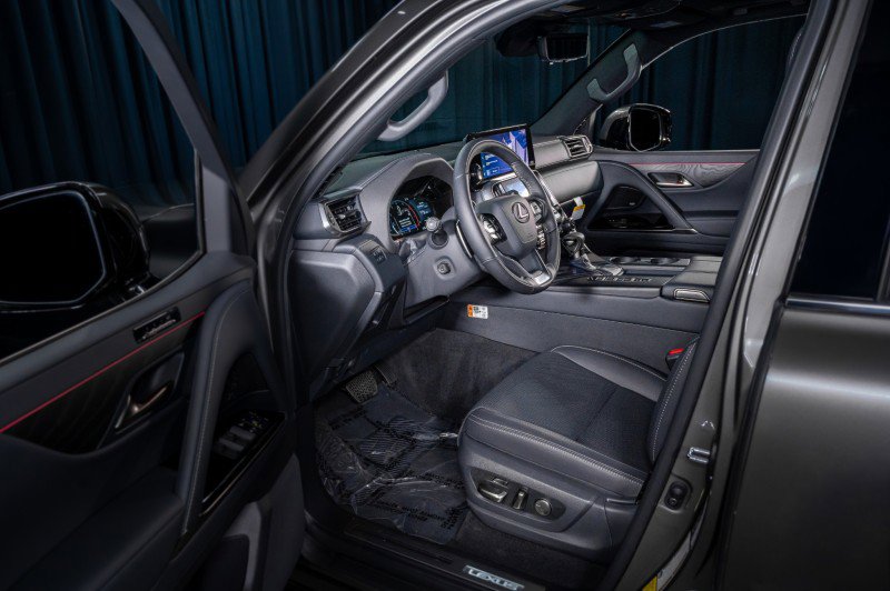 2026 Lexus LX 600 4WD w/ Luxury Package