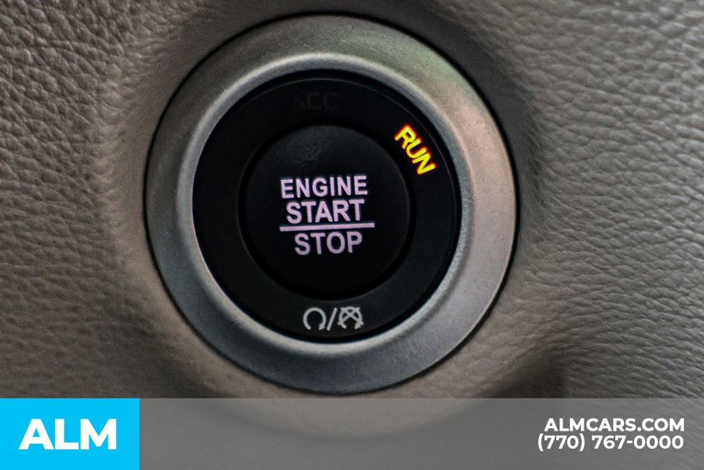 2024 Chrysler Pacifica Select