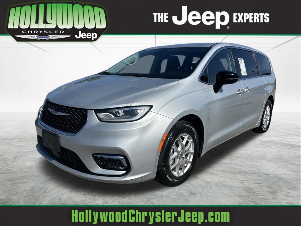 Used 2024 Chrysler Pacifica Touring-L