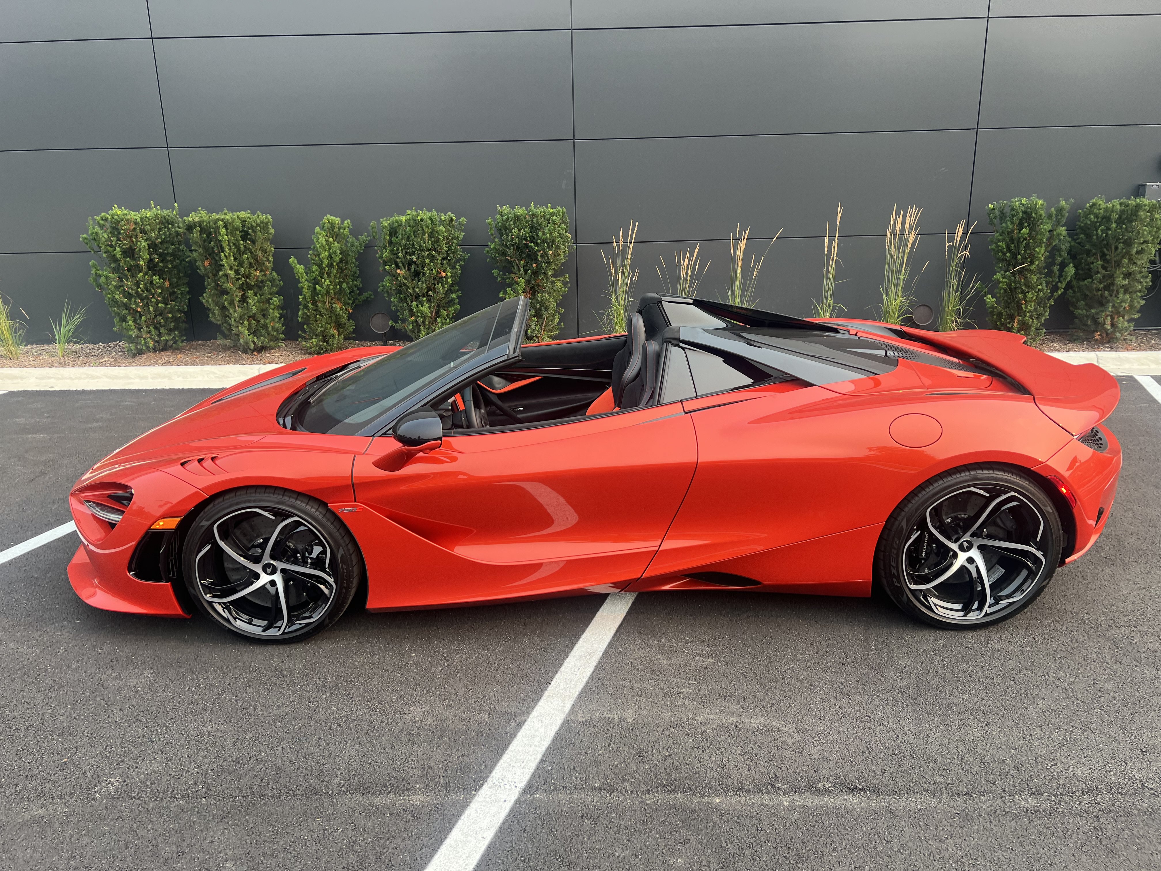 Used 2026 McLaren 750S Spider photo 2