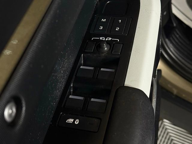 2024 Land Rover Defender 110 SE