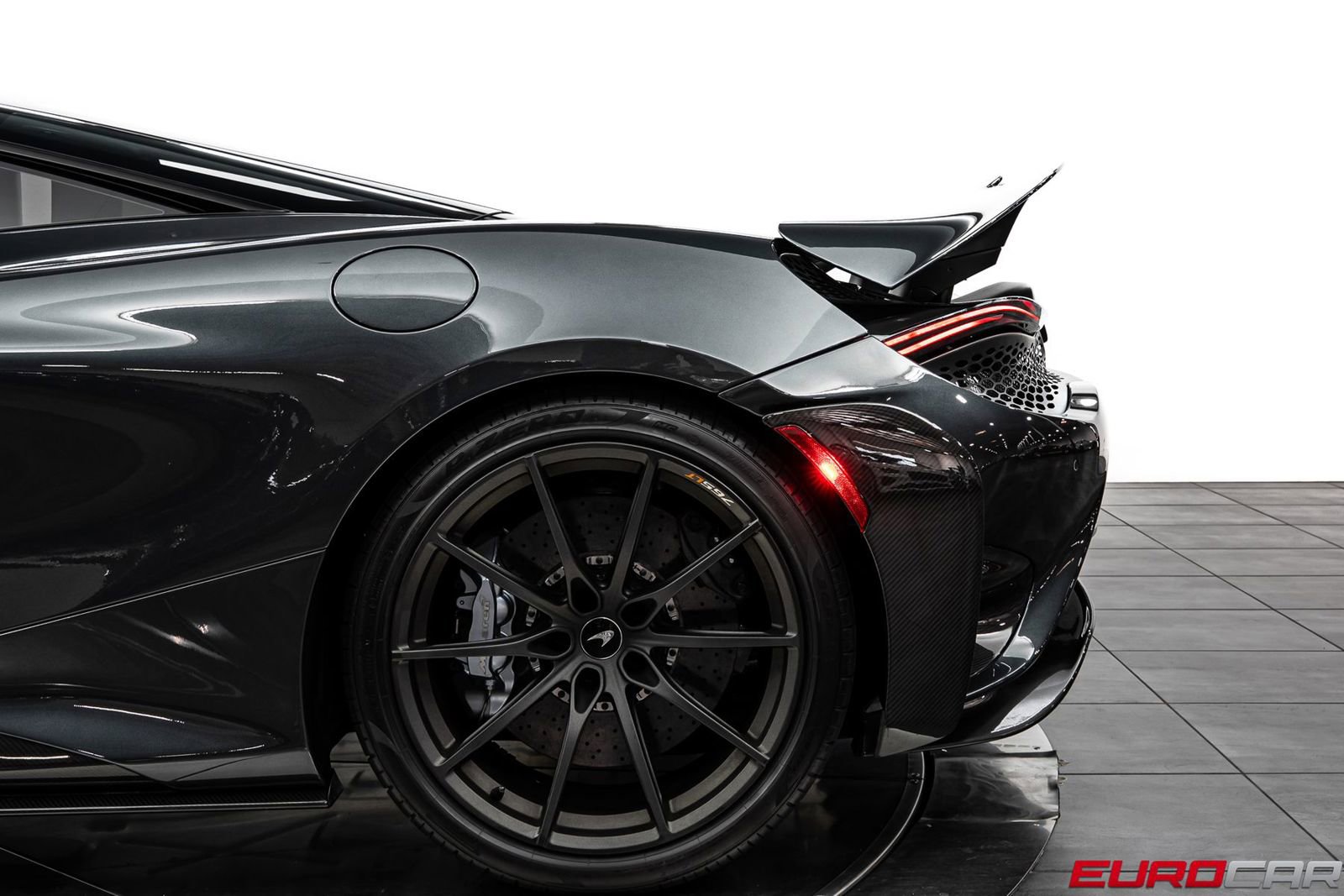 Used 2021 McLaren 765LT photo 24