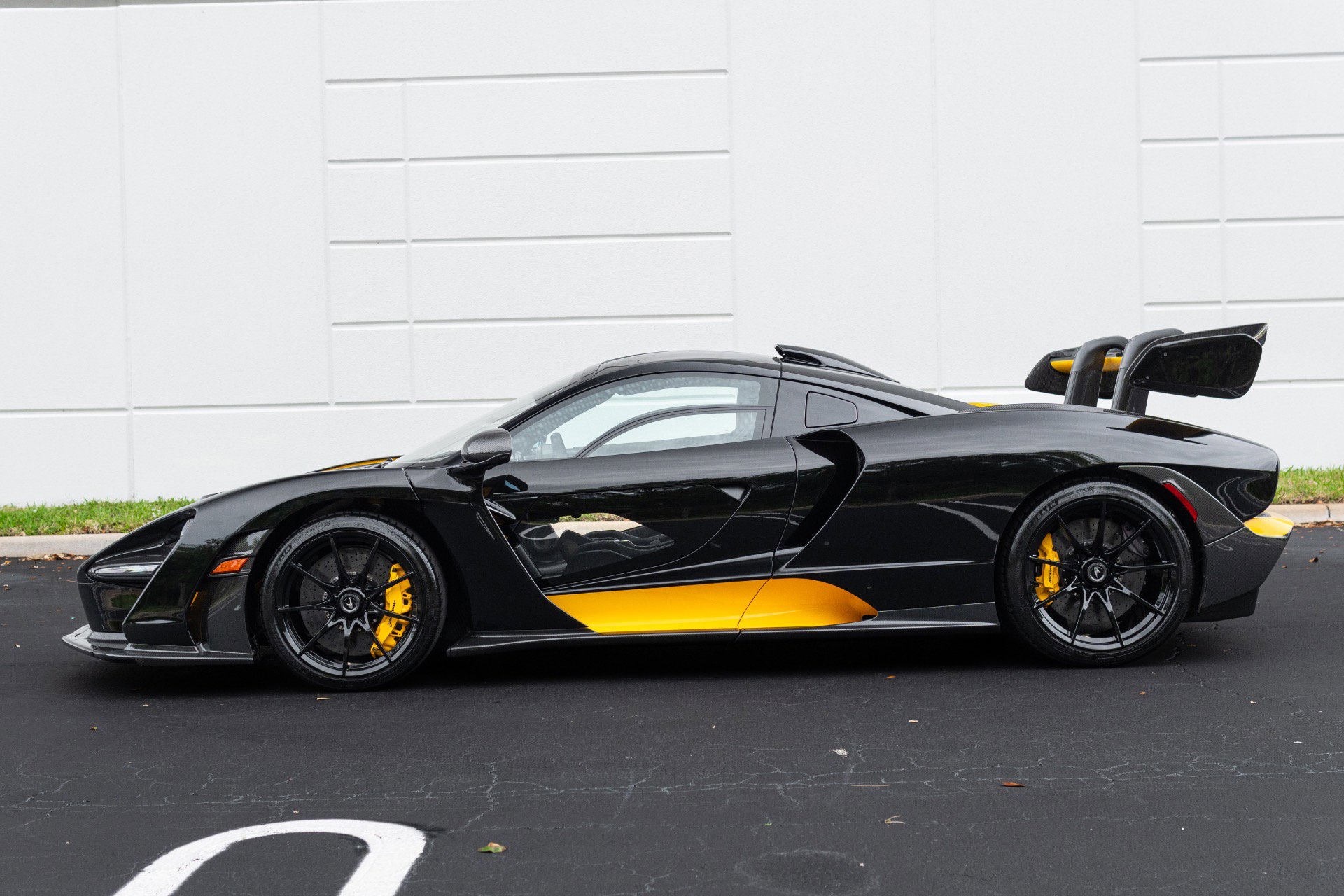 Used 2019 McLaren Senna photo 50