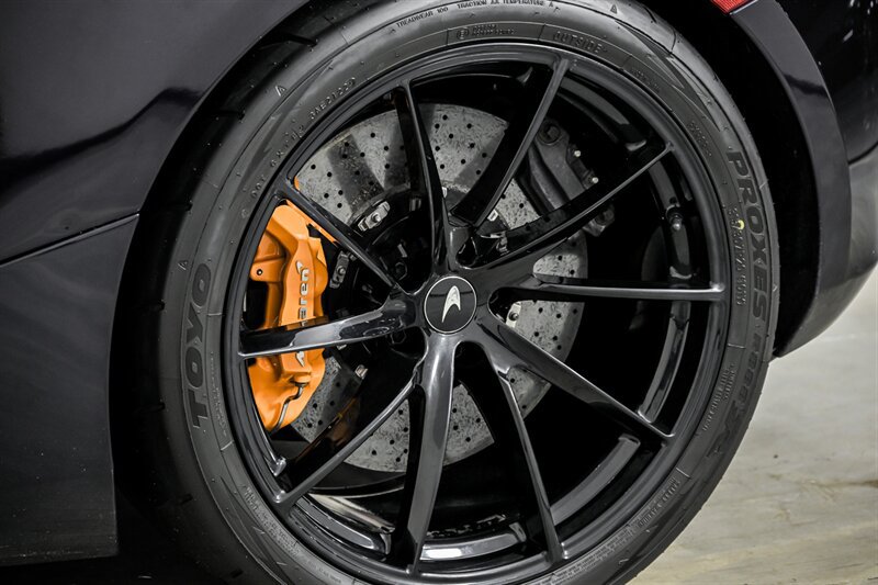 Used 2019 McLaren 720S Performance photo 17