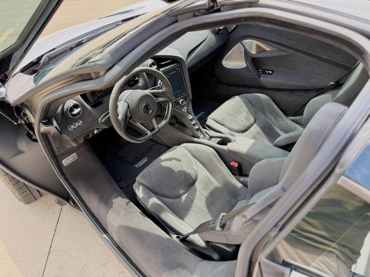 Used 2018 McLaren 720S photo 25