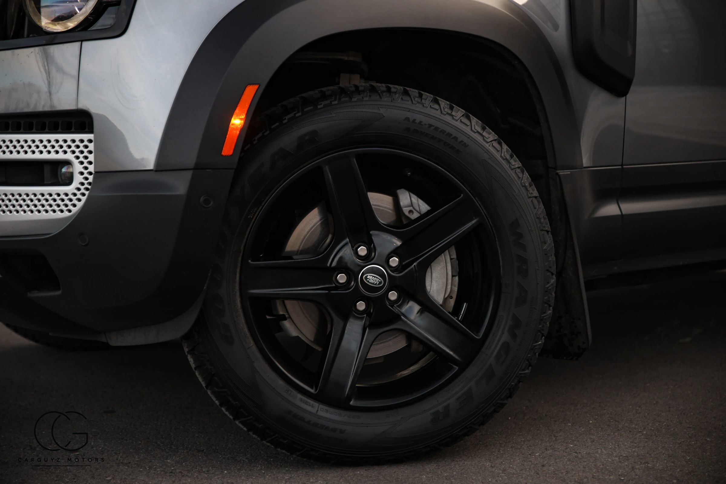 2022 Land Rover Defender 110 SE