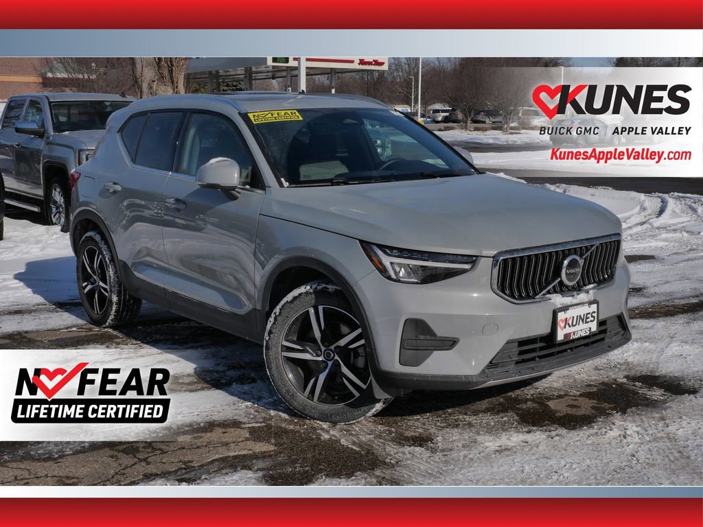 Used 2024 Volvo XC40 B5 Core