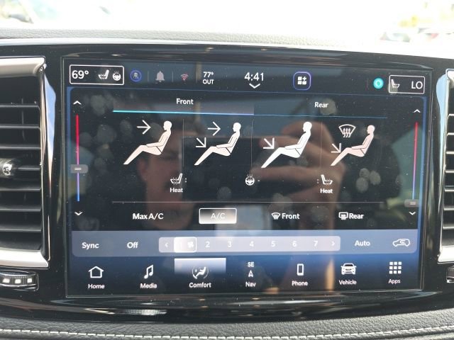 2025 Chrysler Pacifica Select