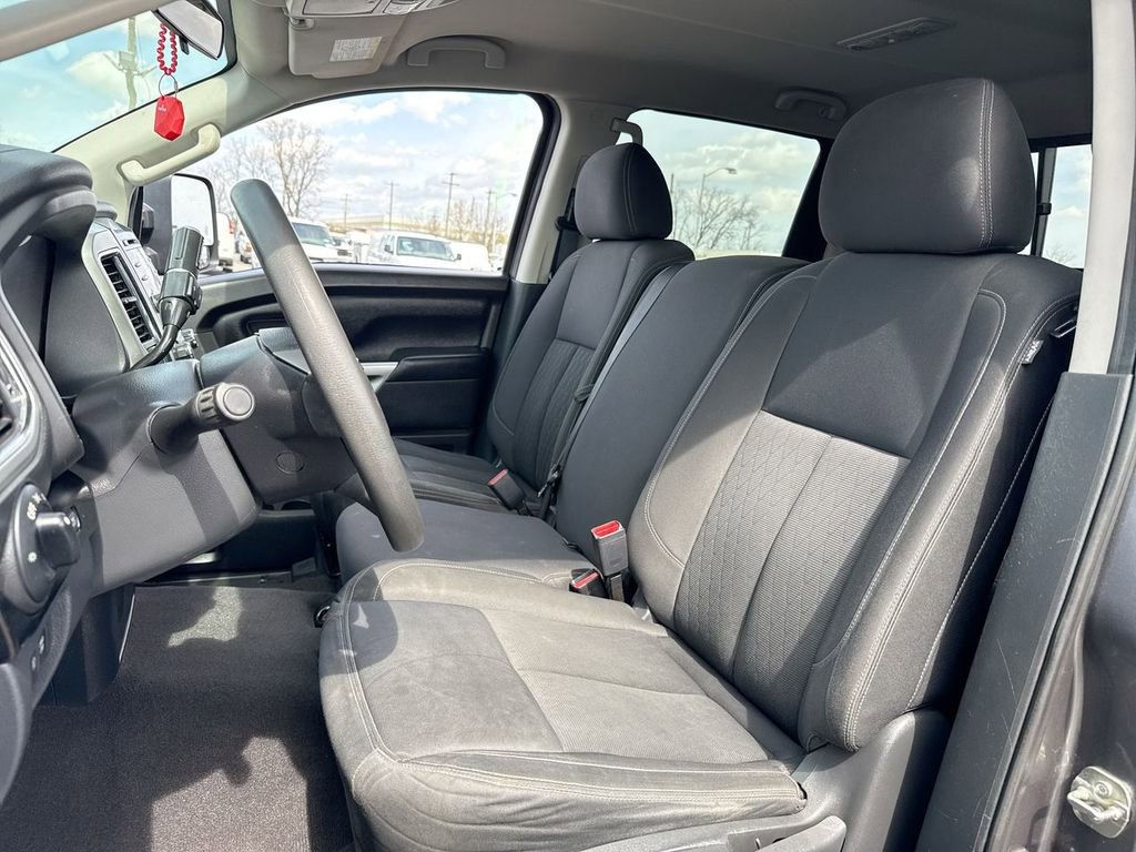 2017 Nissan Titan SV