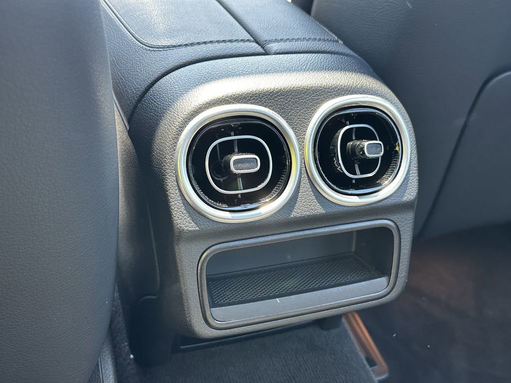 2025 Mercedes-Benz C 300 Sedan