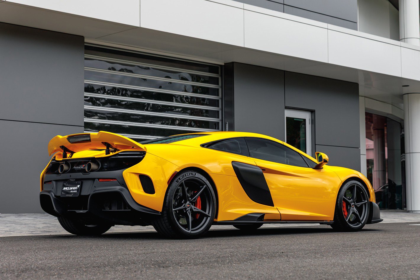 Used 2016 McLaren 675LT Coupe photo 32