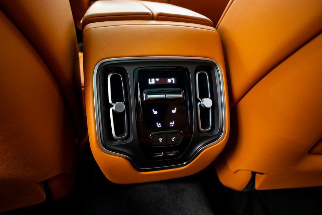 2021 Aston Martin DBX