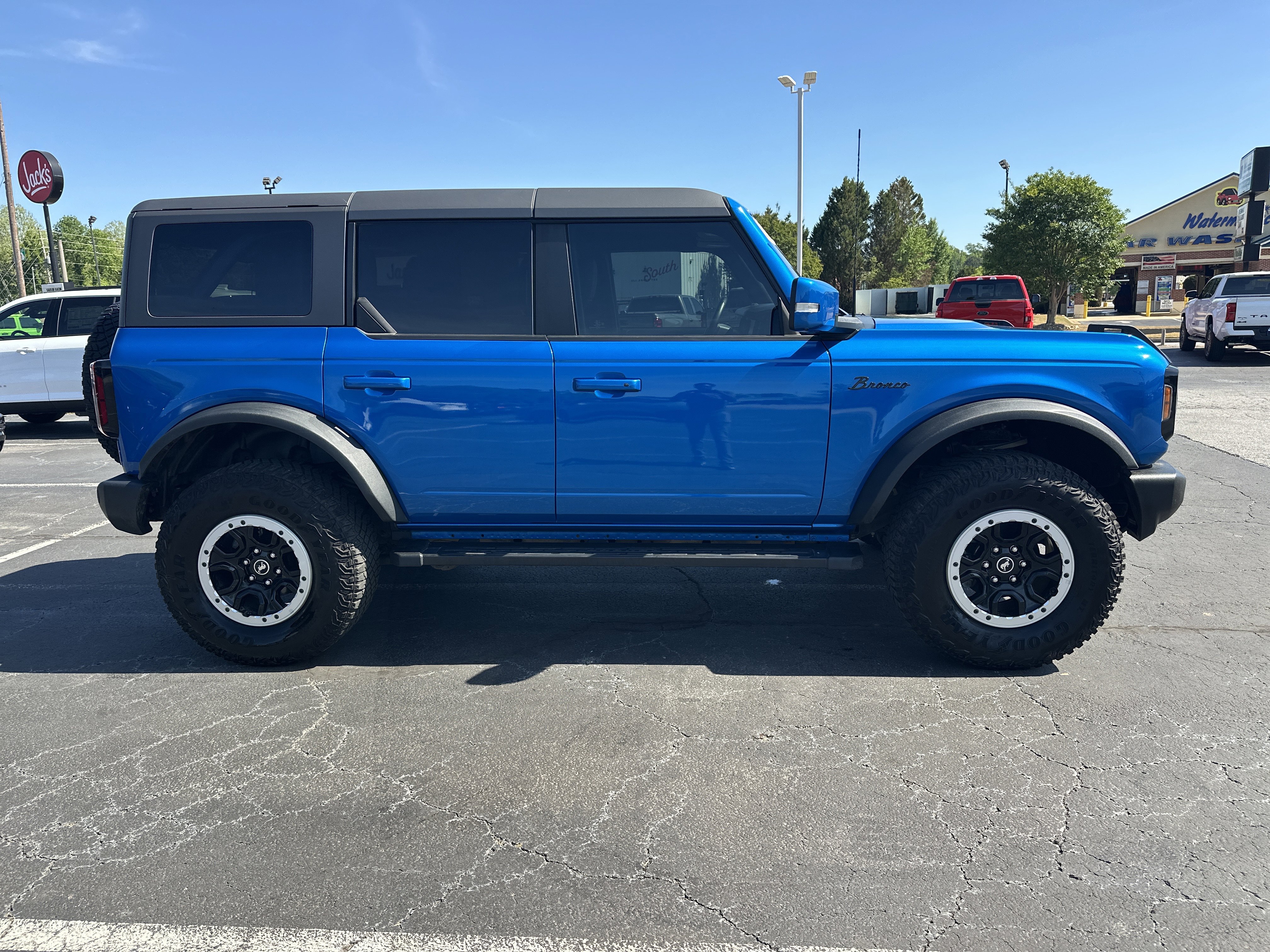 2023 Ford Bronco Outer Banks
