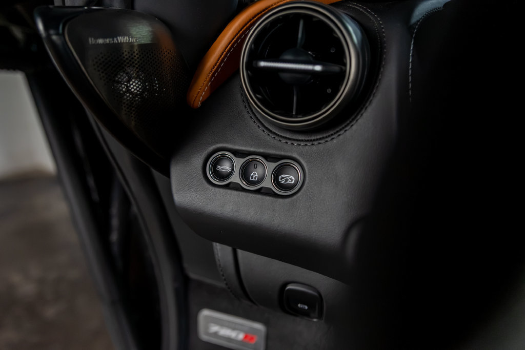 Used 2020 McLaren 720S Luxury photo 32