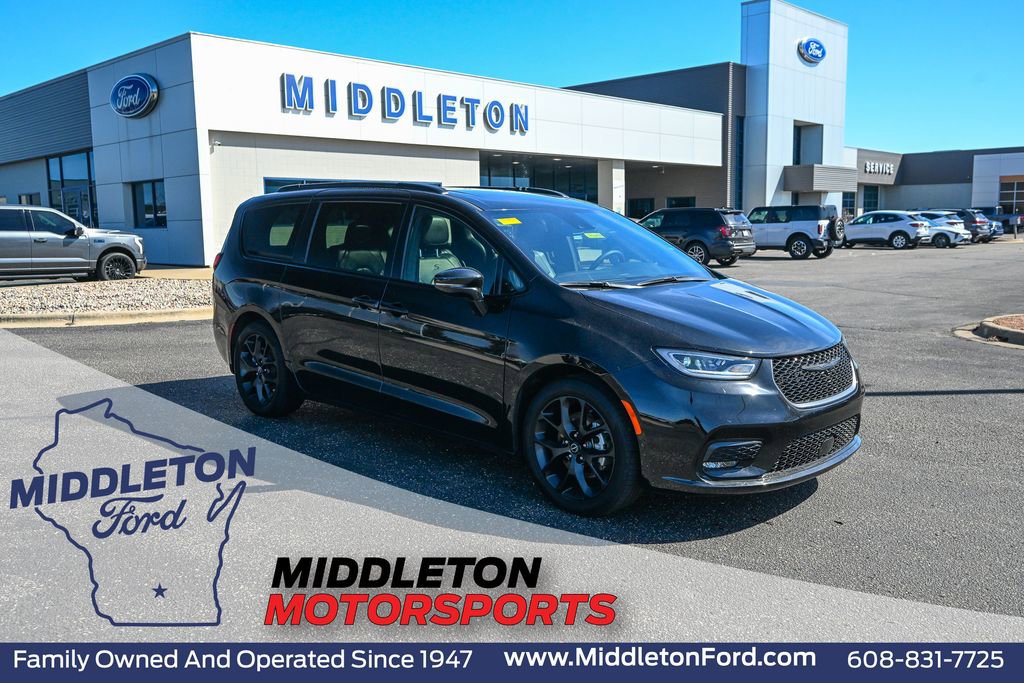 Used 2025 Chrysler Pacifica Limited