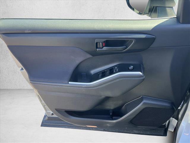 2025 Toyota Highlander LE