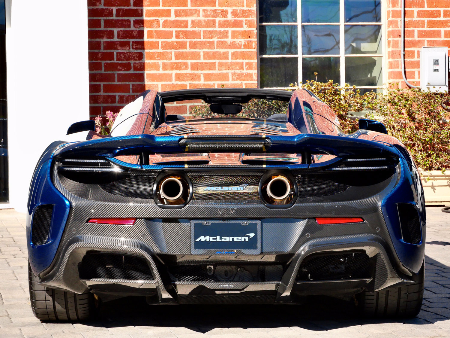 Used 2016 McLaren 675LT Spider photo 5