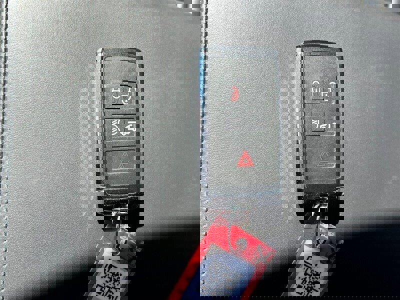 2023 Land Rover Defender 130 X-Dynamic SE