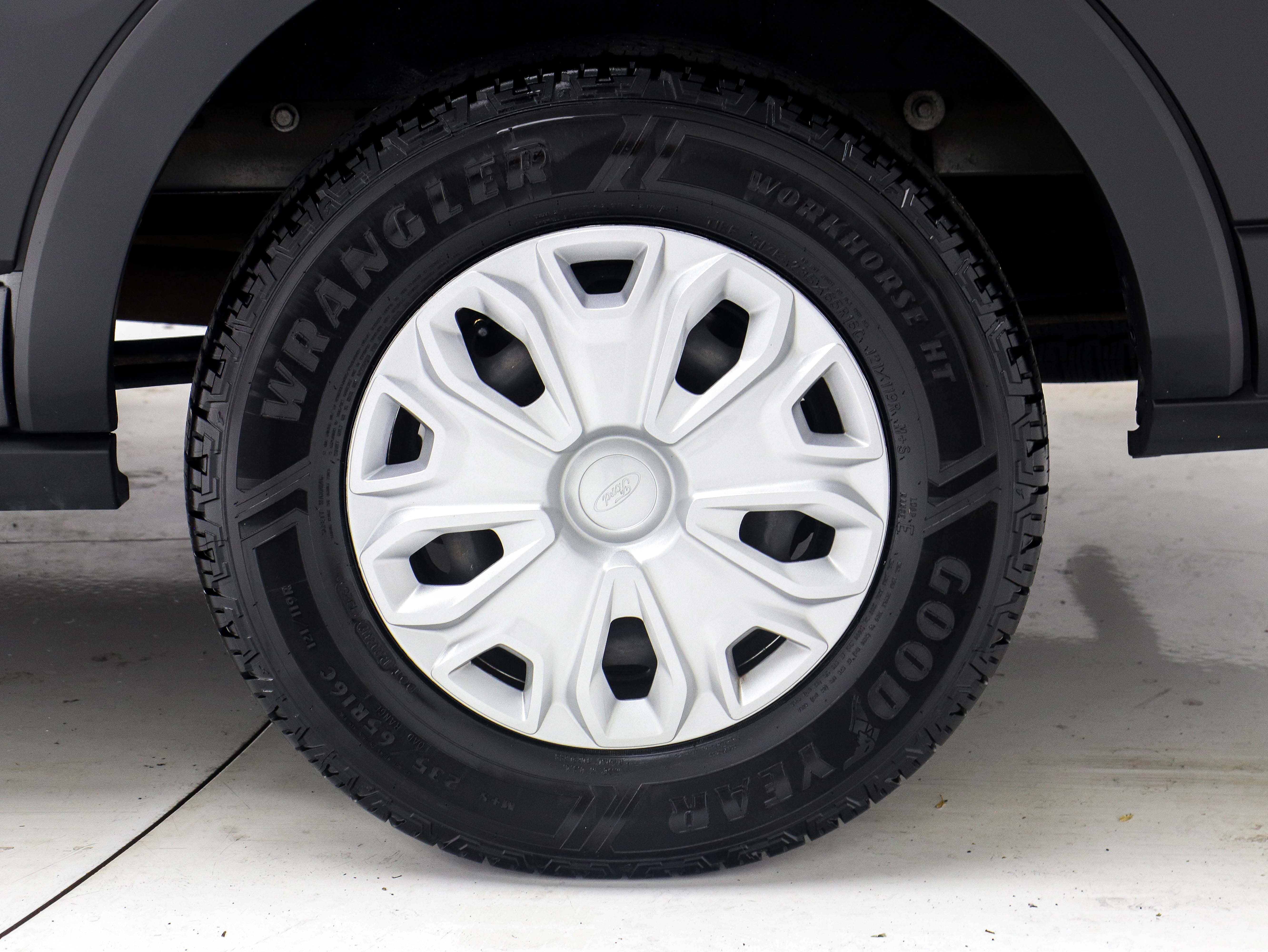 2020 Ford Transit Passenger Van XLT - Photo 26