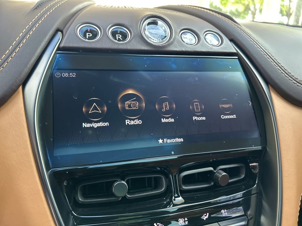 2021 Aston Martin DBX