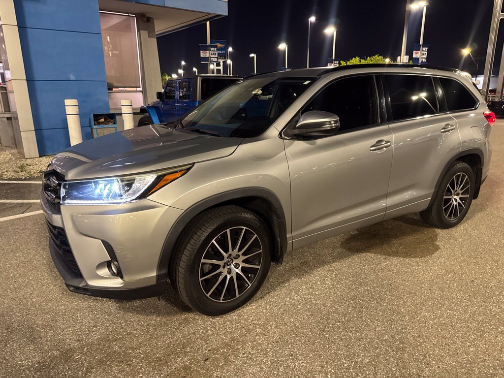 Used 2018 Toyota Highlander SE
